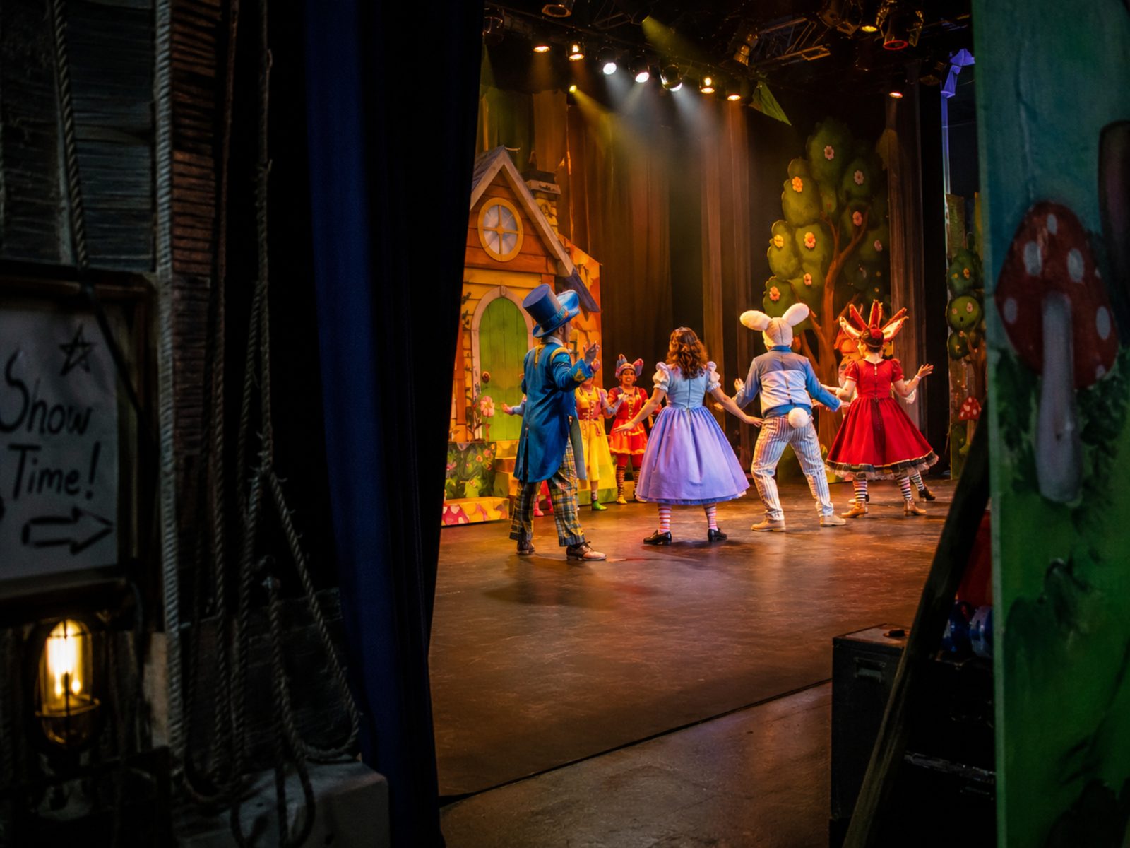 Spectacle pour enfants vu depuis les coulisses